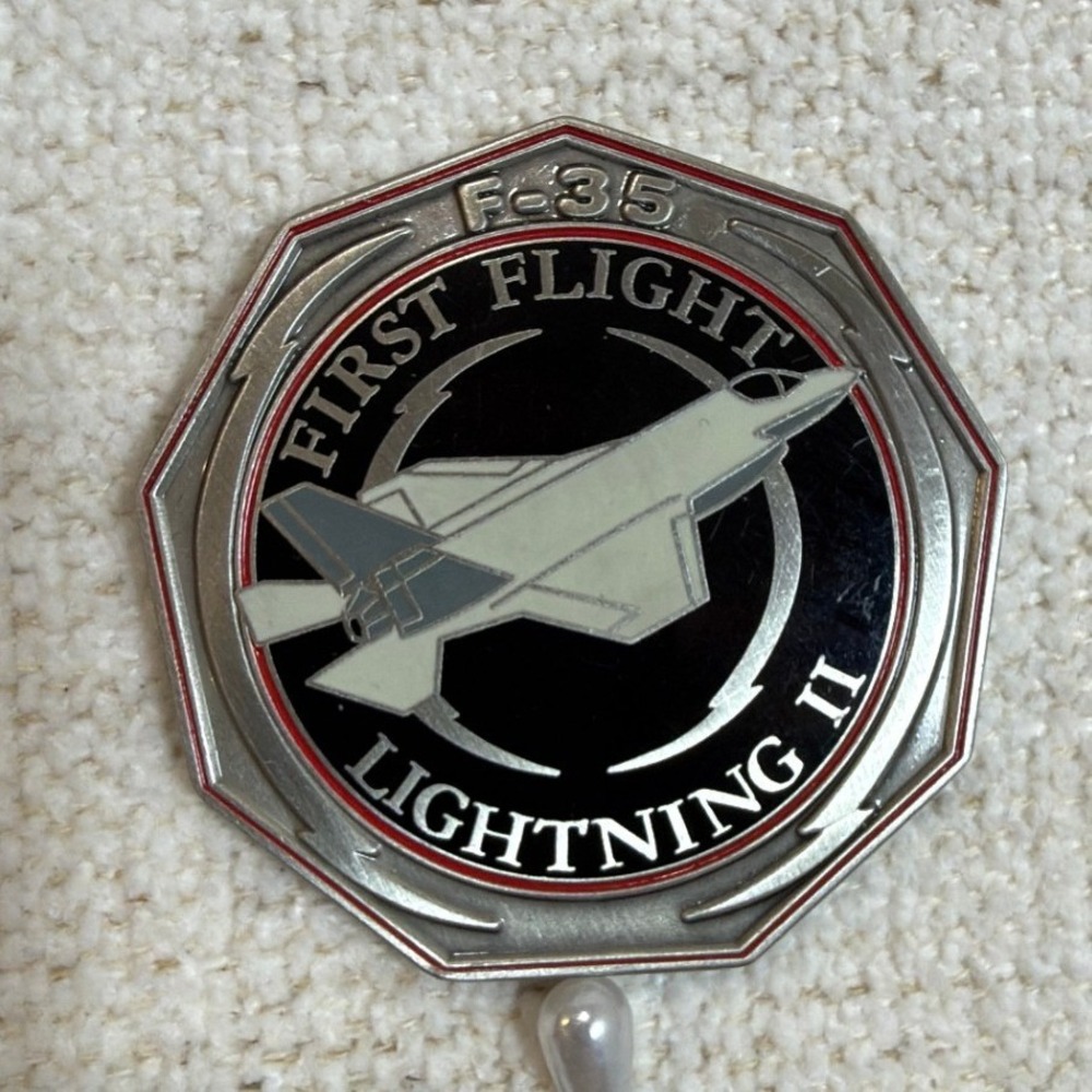 Lockheed Martin USAF F-35 Lightning II FIRST FLIGHT Challenge Coin Multi Flag - Picture 2 of 9
